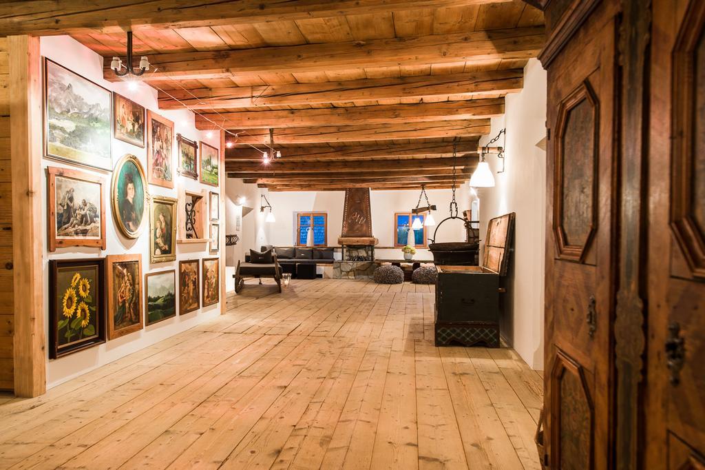 לאוגנג Hotel & Gourmetwirtshaus Kirchenwirt Seit 1326 מראה חיצוני תמונה