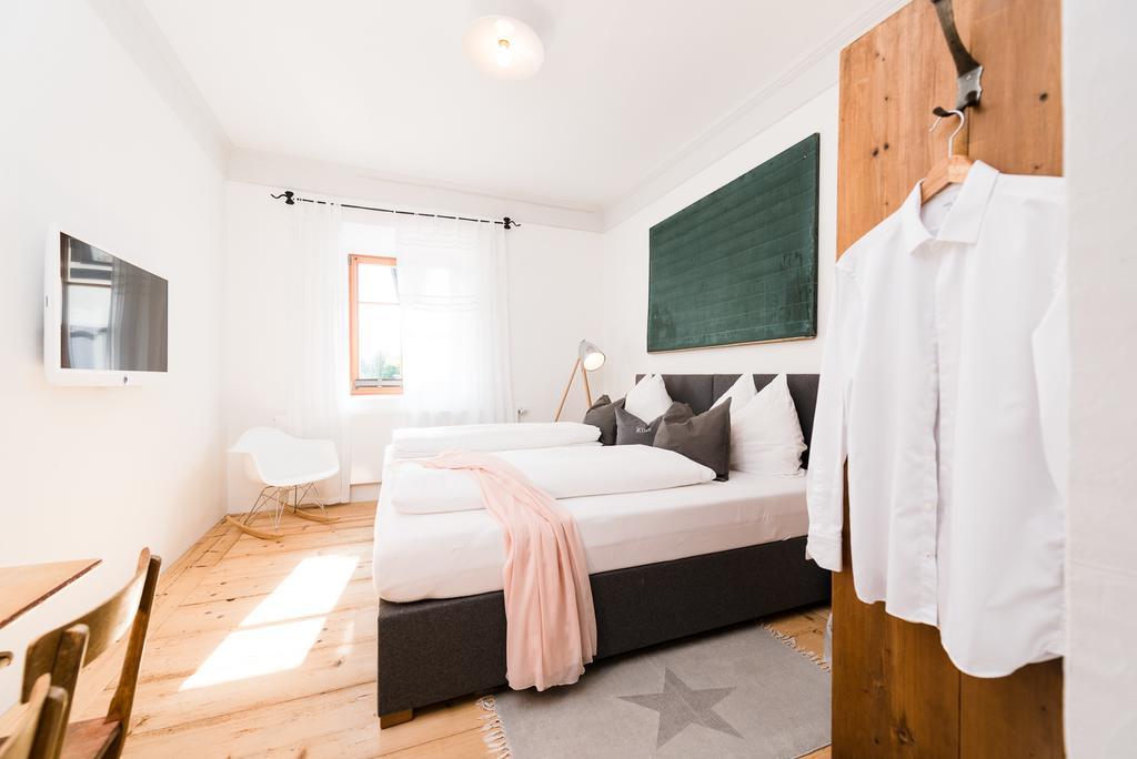 לאוגנג Hotel & Gourmetwirtshaus Kirchenwirt Seit 1326 מראה חיצוני תמונה